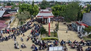 Banjir Bandang Lumpuhkan Distribusi BBM, SPBU di Aceh-Sumut Digeruduk Pengendara