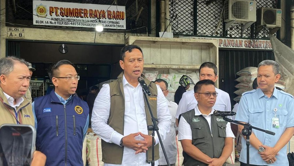 Bulog dan Bapanas Ingatkan Pedagang: Jual Beras Sesuai HET!