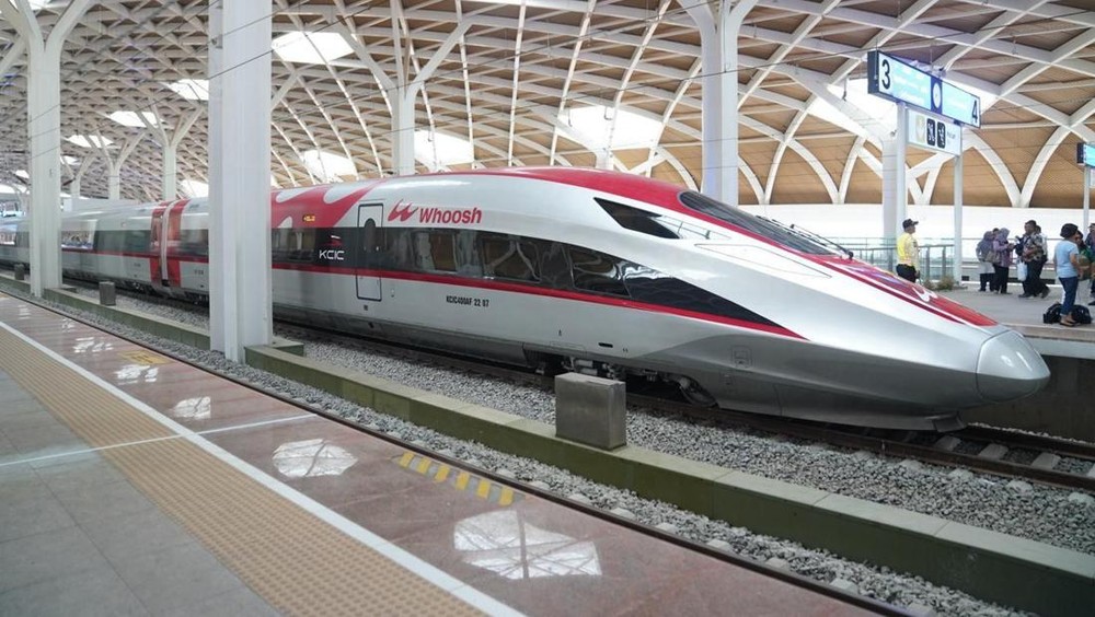 Ribuan Barang Penumpang Whoosh Tertinggal, Tumbler dan Dompet Jadi yang Terbanyak