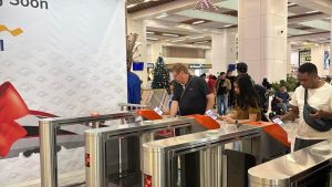 Ribuan Warga Malaysia Naik Kereta Cepat Whoosh