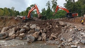 PU Kerahkan Alat Berat Tangani Banjir Susulan di Agam