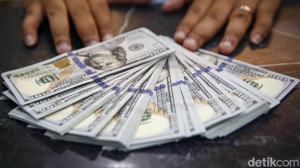 Dolar AS Bergerak Turun, Rupiah Kembali Menguat