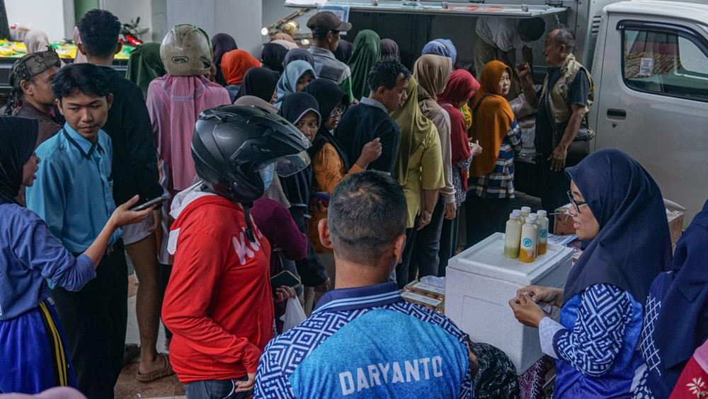 Warga Batang Serbu Pasar Murah Jelang Bulan Puasa