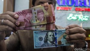 Rupiah Tertekan, Dolar AS Kembali Menguat di Pasar Pagi