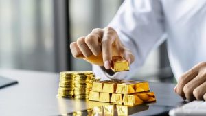 Harga Emas Diprediksi Terus Meroket, Investor Berburu Aset Aman